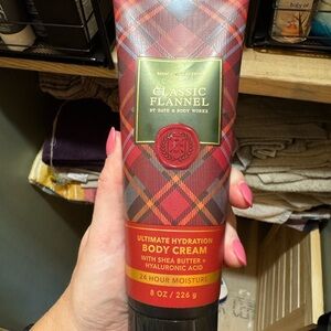 Bath & Body Works Classic Flannel Body Cream - Red Plaid
